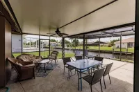 Boater's Paradise-Lux 3 br w/ private heated pool,bring your 27 ft boat! -  Privatzimmer