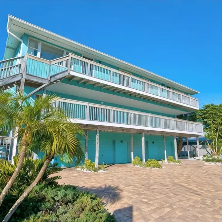 Family Tides! Great for Groups, Ocean View, Pool/Waterfall, Spa, Golf Cart Incl.