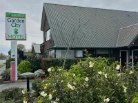 Garden City Motel Hotels near Groynes