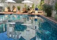 Logis Hôtel Restaurant Grand Hôtel de Lyon - Swimmingpools