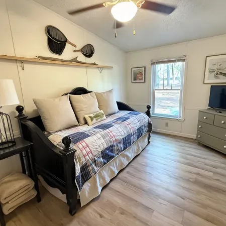 Beautiful Cozy Home in Thomson Near Lake and Boat Ramp Отели в г. Мак-Даффи