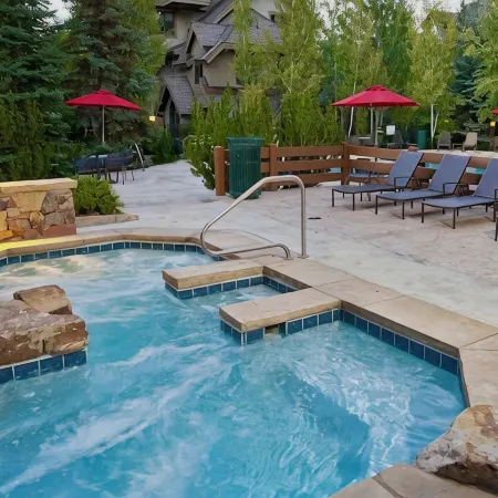3 Bedroom Condo Just Steps From Arrowhead Lift