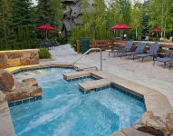 3 Bedroom Condo Just Steps From Arrowhead Lift - Hot Tub