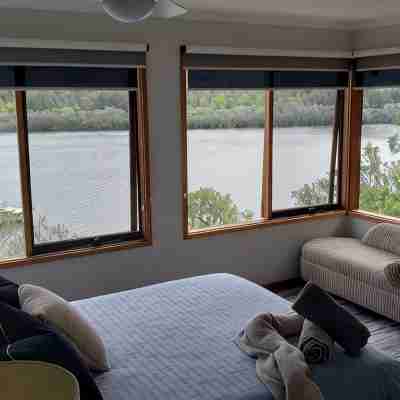 Absolute waterfront home on the Hawkesbury River perfect for fishing & relaxing Rooms