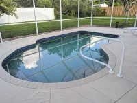 House with a heated pool - badewanne
