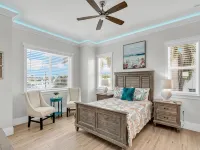 Elev • 5Br/8BA • Game Room • 75’ Deep Canal Dock • Ice Maker • Kayaks • Bikes - Wifi