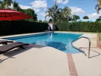 Beautiful Home in West Palm Beach With Largest Pool and Jacuzzi - Beach