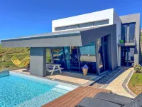 Villa Leonor Cliffside Retreat. Hotels in Calheta