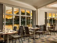 Sunday London Staines-upon-Thames Heathrow T5 - breakfast
