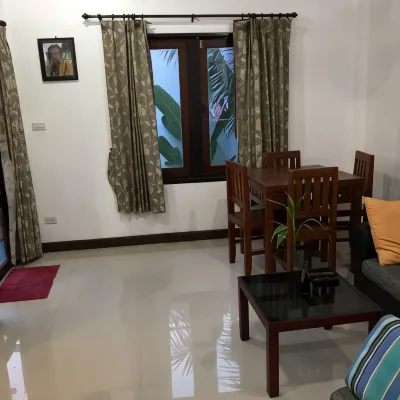 Sompong Resort Отели рядом с достопримечательностью «Пляж Никки-бич»
