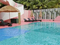 Summer Surfing Resort - Infinity Pools