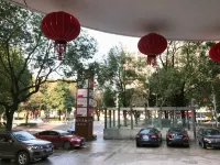 Yuexing Hotel (Louxing Square Chunyuan Pedestrian Street Branch) - parking