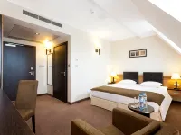 Qubus Hotel Gdańsk Hotels near Long Bridge