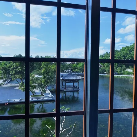 Feilong Holiday Hotel