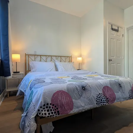 Downtown Cottage, Off-street parking, dog friendly
