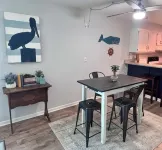 POOL, PARKING, 2BR 2 BA, walk to town! -  Habitaciones en casas particulares