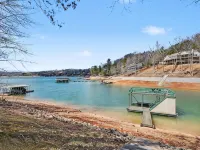 Lakefront Vacation Home, Covered Dock, Located in Big Creek - 3つ星