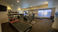 Holiday Inn Express & Suites SWIFT CURRENT by IHG - Gym