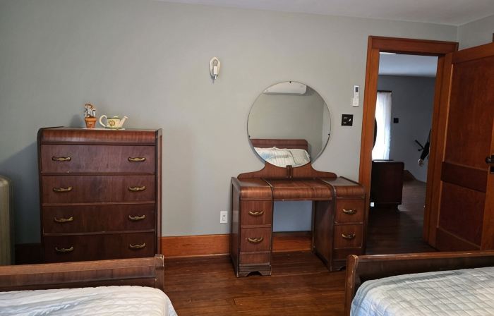 Family-friendly farmhouse property, rural setting, 10 minutes from Tiffin, OH.