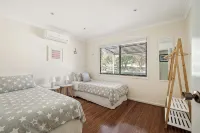 Hampshire Farmhouse - beautifully appointed home in WA's Southern Forests - WiFi