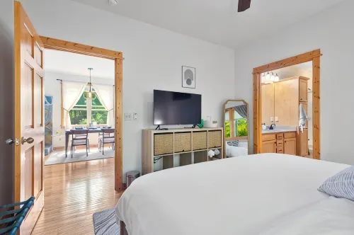 Mountain Serenity Awaits-Charming 3 Bdr Cottage w/ Scenic Views and Privacy - 3-Star