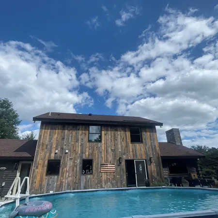 Stunning Farmhouse - Private Pool & Vintage Arcade - Close to Newport & Beaches