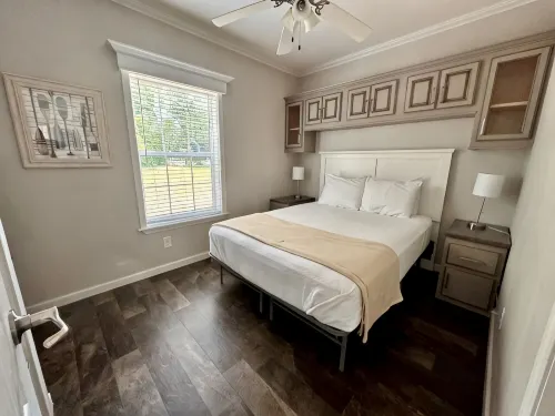Cozy mobile home in charming Crystal River with WiFi and AC - Gym