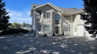 Lakefront Getaway with Game Room and Theater Seating - 4 stjerner