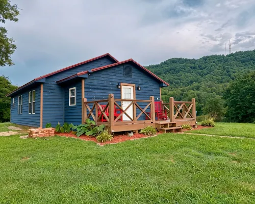 New Listing Cozy 2/2 with Distant Mtn. Views and Only 15 Min. from Blowing Rock. Hotels in Caldwell County
