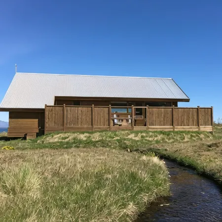 Glass House with Private River & 360° Views 阿爾納斯塔皮住宿飯店