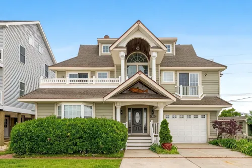 Charming newly updated home in Avalon with endless views of bay and sunset