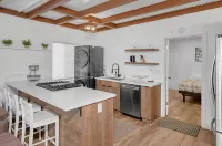 Modern Apartment Near Disneyland - Free Parking - Condos