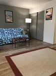 Cozy 1 bedroom apartment ideal for long or short stays! Pet friendly w/side yard - 2성급