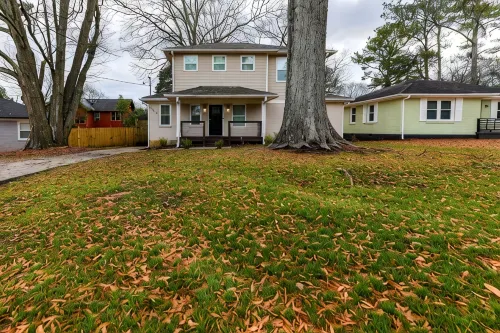 Family sized cozy Atlanta retreat with firepit 5 bedrooms 2 bathrooms