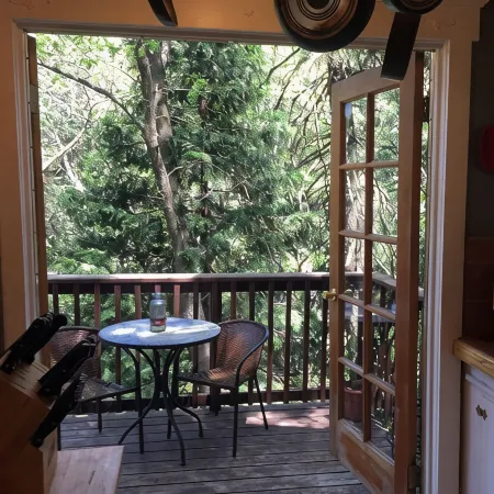 Magic Love Nest - 5 min from village. Stream below.