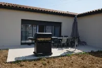 Maison Noé ( New Villa ) Spacious near the center Fully air-conditioned - วิลล่า
