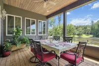 Sleeps 12, Kayaks, Private Dock, Large Yard + More - 4-Star