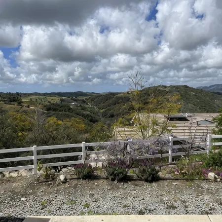 Beverly's Hilltop Retreat