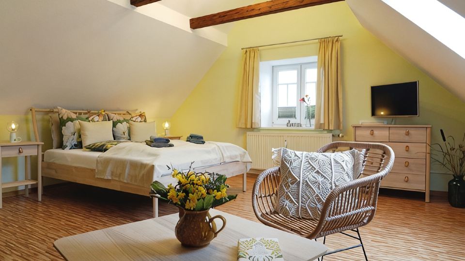 Apartment "Blütezeit"- Ferienhof Gräfe restored 3-sided farm with pool & sauna