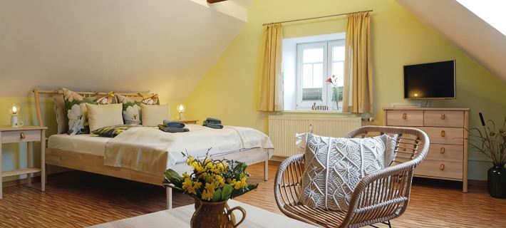 Apartment "Blütezeit"- Ferienhof Gräfe restored 3-sided farm with pool & sauna 邁森住宿飯店
