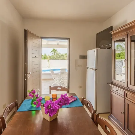 Swan villa with private pool, absolute privacy