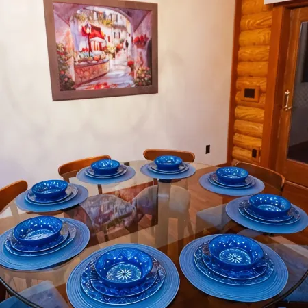 Wild Vines Log Cabin .5miles from Ky Lake, Hot Tub, Pool Table, 1500sqft Venue!