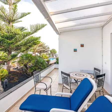 C1, in a Small Complex with Communal Pool 100m from the Sea