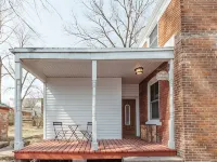 Elegant 3BR in the Heart of Historic Ste Genevieve Hotels in Sainte Genevieve
