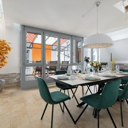HELLOFLATS: Luxury Penthouse / Balcony / Parking / Center / Therme / MUC Airport