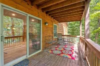 Beautiful LOG HOME-Poker & Pool Table, Xbox, Firepit,Jacuzzi tub,Week Specials!