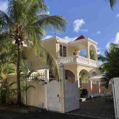 Coco Villa : a 10-minute ‘flip-flop’ ride from Pereybere beach Hotel Exterior