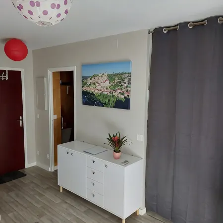 Studio type T2, hypercentre, furnished with air conditioning and parking