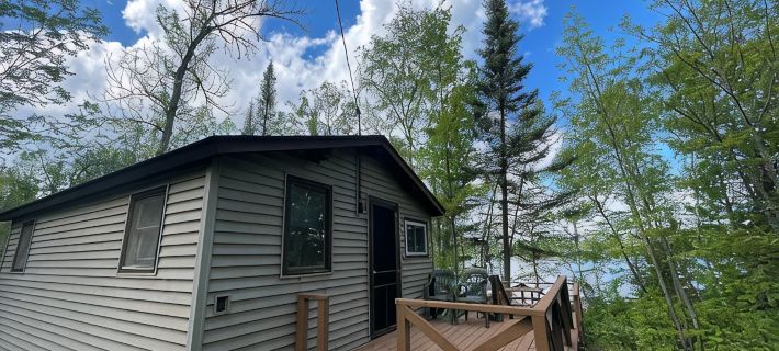Cabin 7 "Bayside" 2 Br, 4 pp, Lakefront with Dock, Access to Boats! Hotels in Lake County