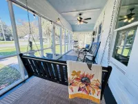 Beautifully restored cottage downtown Historic Brunswick close to golf + beaches - Homestays
